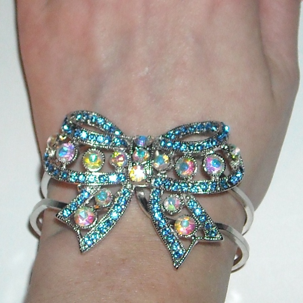 RAREBetsey Johnson Iconic Bonjour Butterfly Bangle - Picture 4 of 8